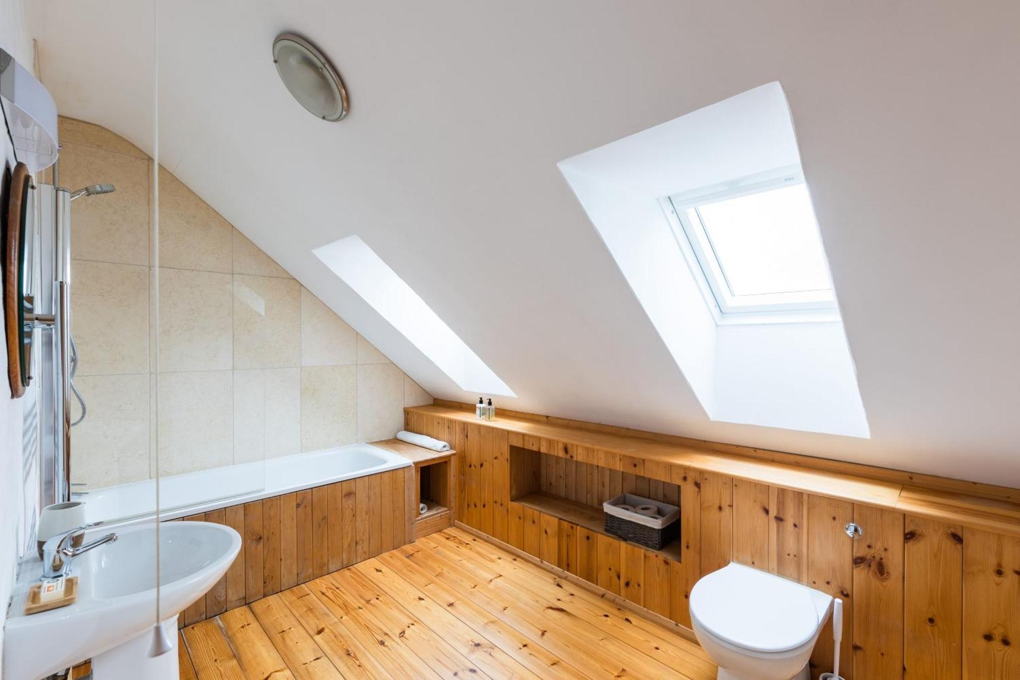 The Workshop- Eco Cottage By The Coastal Path Goodwick Exterior foto